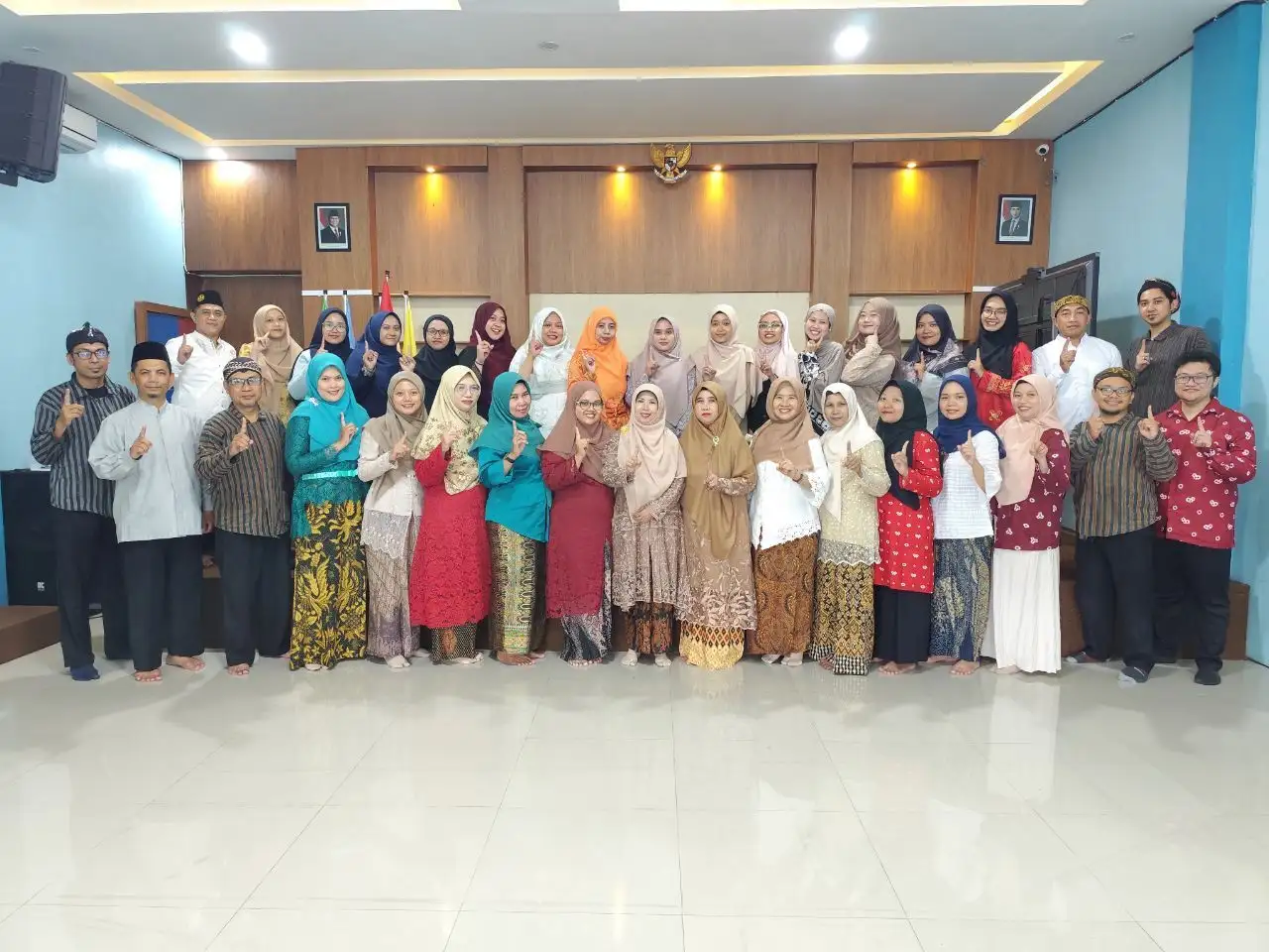 Kartini Vibes! Guru SD Mutu Kawi Tampil Memukau di Catwalk Sekolah